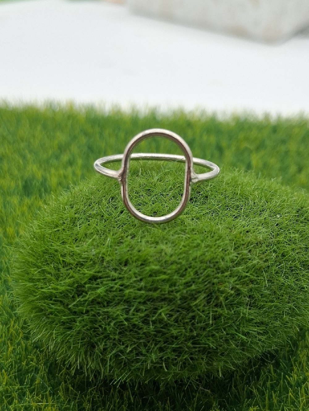 Minimalist Oval Open Ring in Silver Tone Size 6 R827